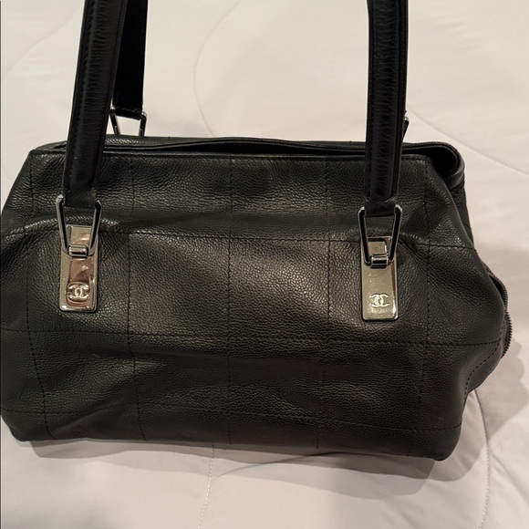CHANEL Black Leather Shoulder Bag - Picture 1 of 6